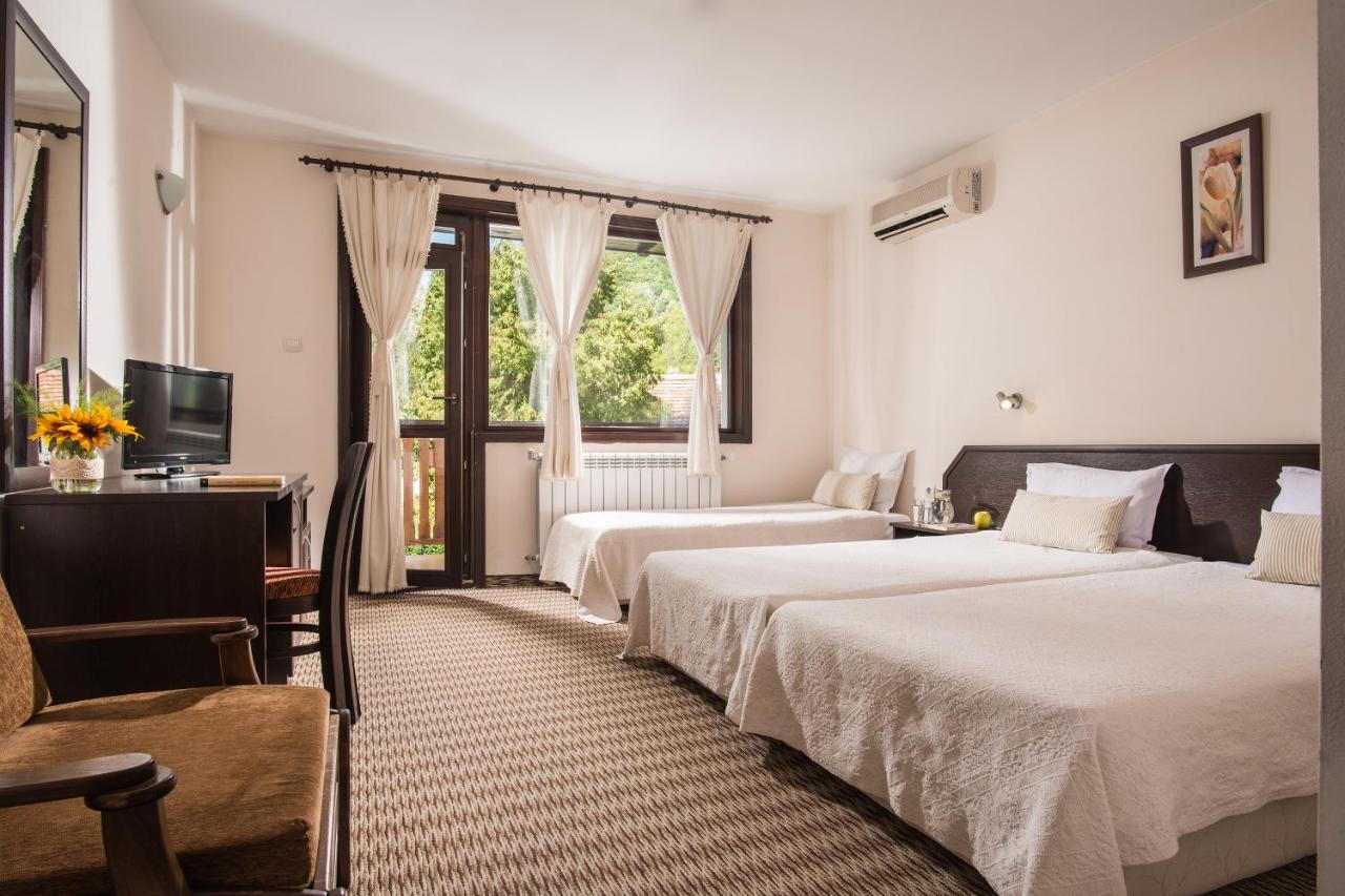 Family Hotel Bile Beli Osŭm المظهر الخارجي الصورة