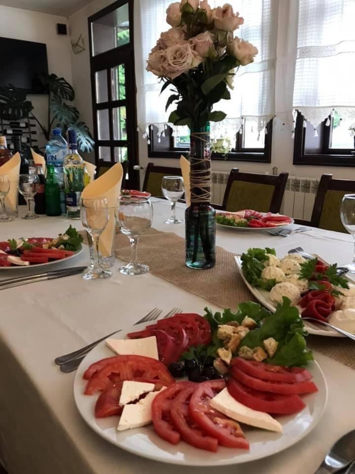 Family Hotel Bile Beli Osŭm المظهر الخارجي الصورة