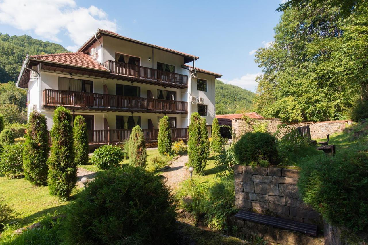 Family Hotel Bile Beli Osŭm المظهر الخارجي الصورة